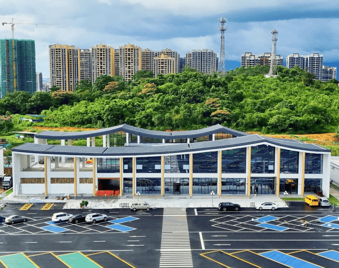 “不亚于春节回家”！凌晨5点<strong></p>
<p>充电</strong>，深圳有人已经堵在路上……