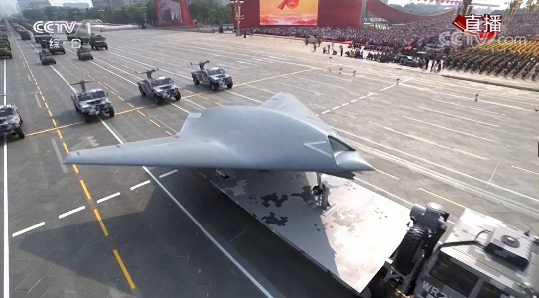 攻击-21正式登场：076与福建舰联手<strong></p>
<p>充电</strong>，开启电磁弹射无人机时代