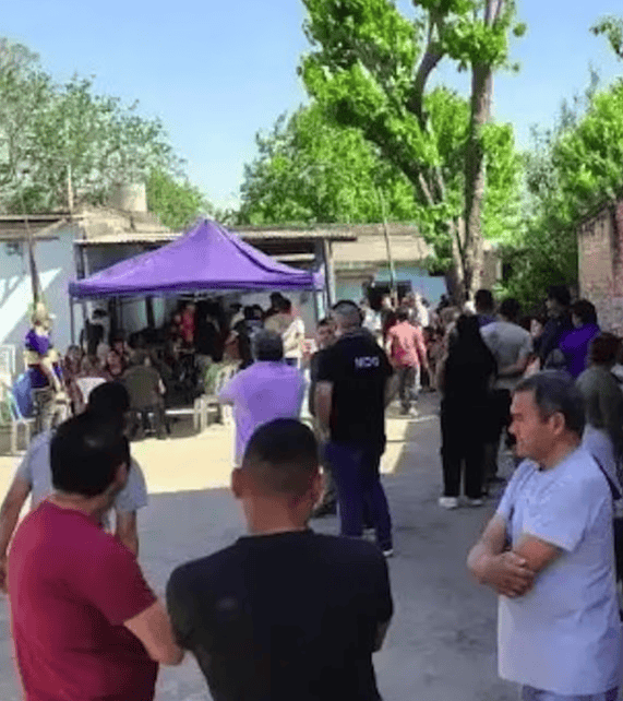 阿根廷一男子现身自己的葬礼<strong></p>
<p>充电</strong>，大喊“我还活着”