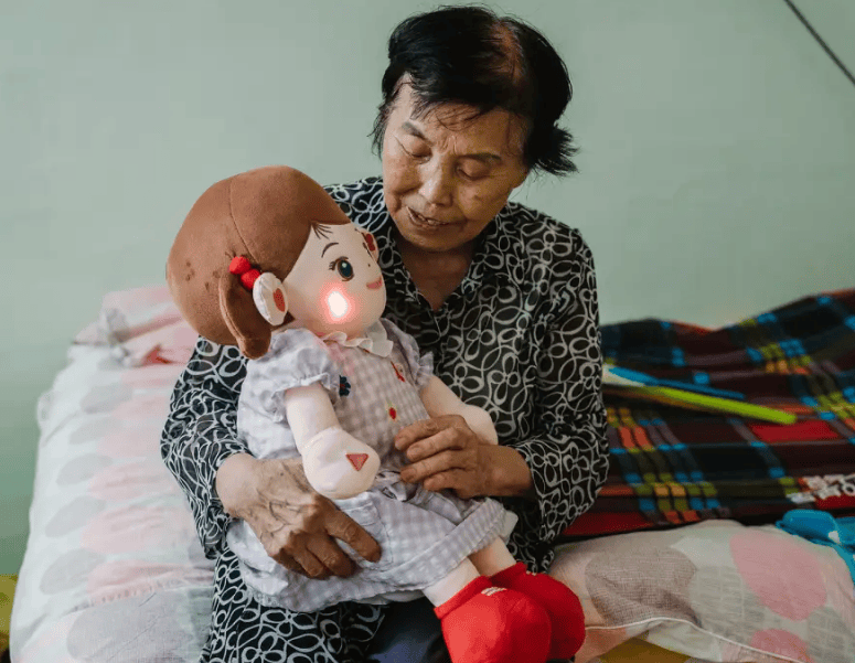 给奶奶们发的AI孙子<strong></p>
<p>充电</strong>，有点让人失望？千亿AI玩具市场虚火正旺？