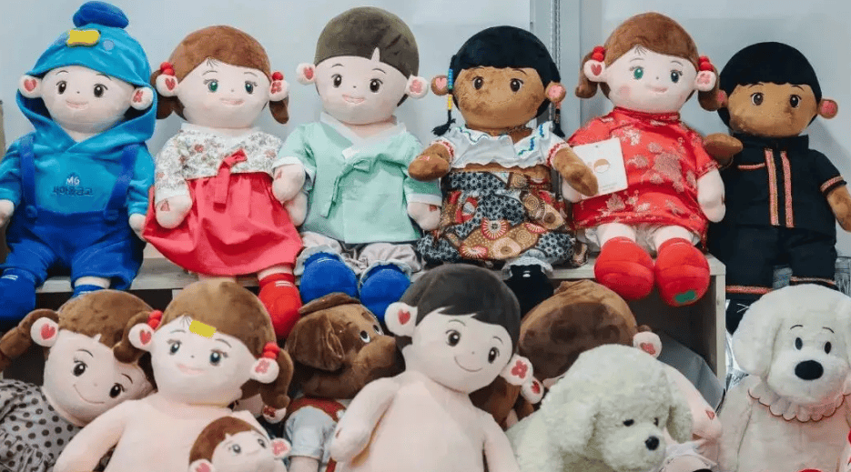 给奶奶们发的AI孙子<strong></p>
<p>充电</strong>，有点让人失望？千亿AI玩具市场虚火正旺？