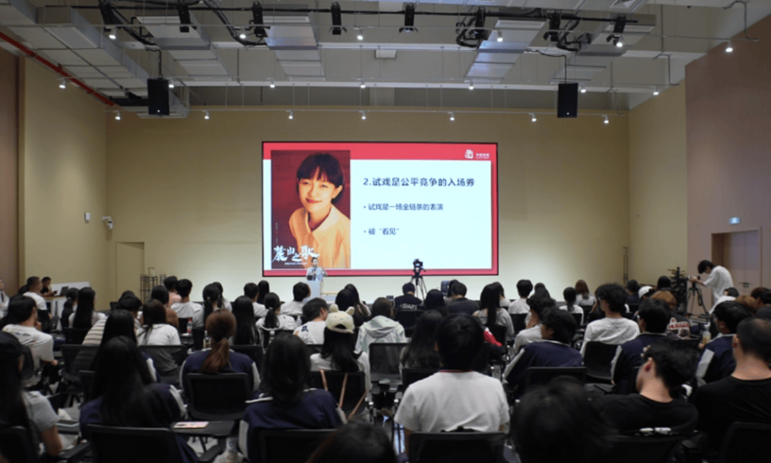 和影视大咖面对面<strong></p>
<p>php</strong>！网友：又是“别人家”的学校