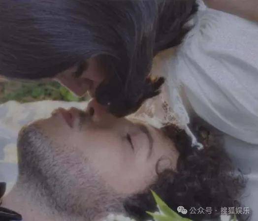 无意还是戏精？她办婚礼<strong></p>
<p>php</strong>，分手多年的他隔空说“我愿意”？