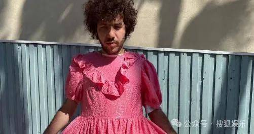 无意还是戏精？她办婚礼<strong></p>
<p>php</strong>，分手多年的他隔空说“我愿意”？