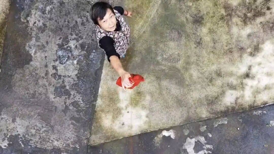 四川巴中男子宴席打包“坨子肉”<strong></p>
<p>XRP行情</strong>，用无人机“空投”给95岁外婆