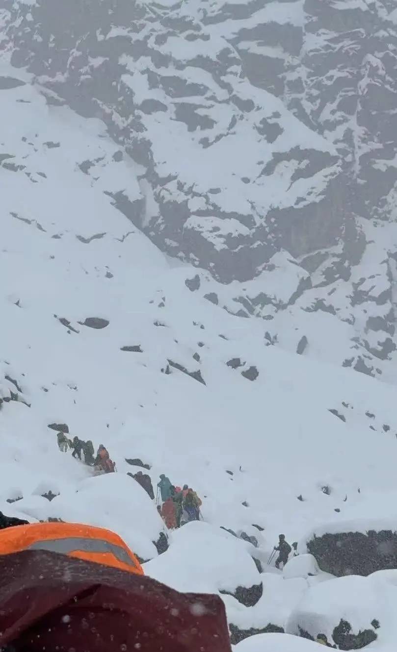 珠峰景区游客被困最新进展：已有350名游客获救<strong></p>
<p>XRP行情</strong>，其余200多名游客已全部取得联系