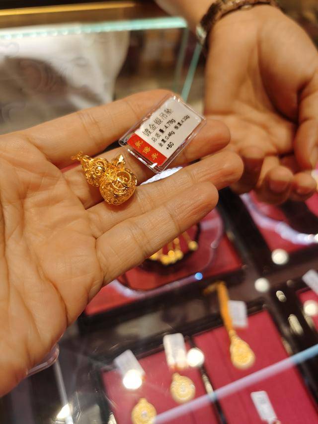 3900美元<strong></p>
<p>XRP行情</strong>，金价再突破！黄金周深圳“旅游+淘金”火了