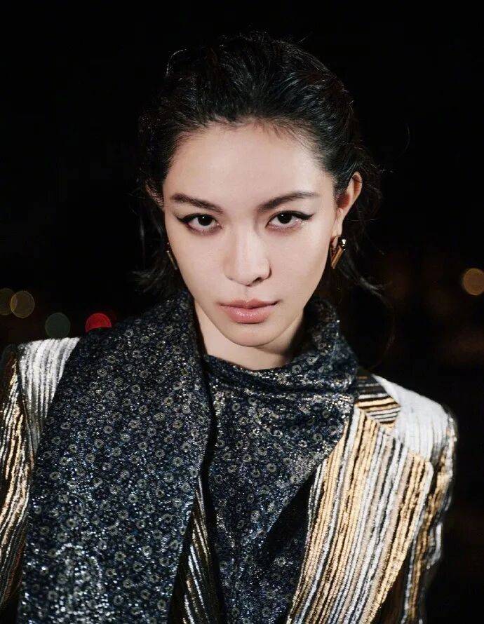 时装周上的女明星<strong></p>
<p>XRP行情</strong>，秋冬氛围感一键封顶！