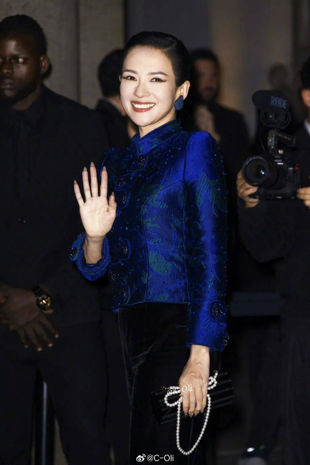 时装周上的女明星<strong></p>
<p>XRP行情</strong>，秋冬氛围感一键封顶！