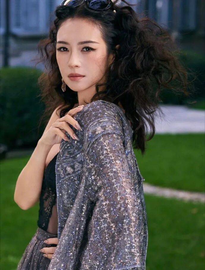 时装周上的女明星<strong></p>
<p>XRP行情</strong>，秋冬氛围感一键封顶！