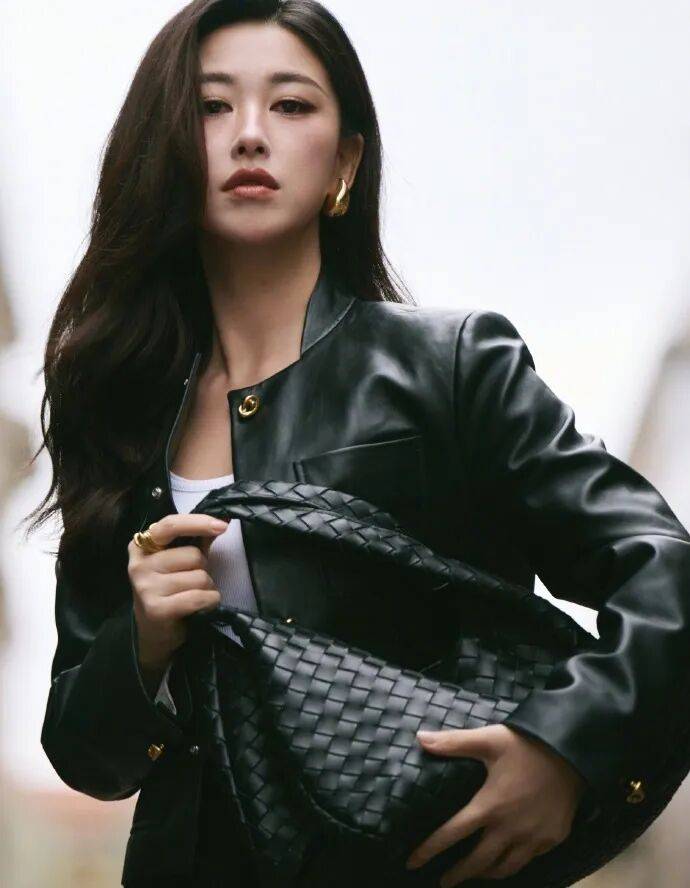 时装周上的女明星<strong></p>
<p>XRP行情</strong>，秋冬氛围感一键封顶！