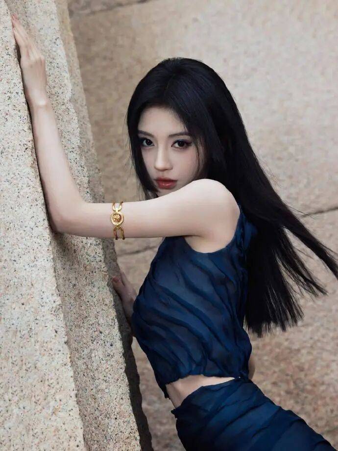 时装周上的女明星<strong></p>
<p>XRP行情</strong>，秋冬氛围感一键封顶！