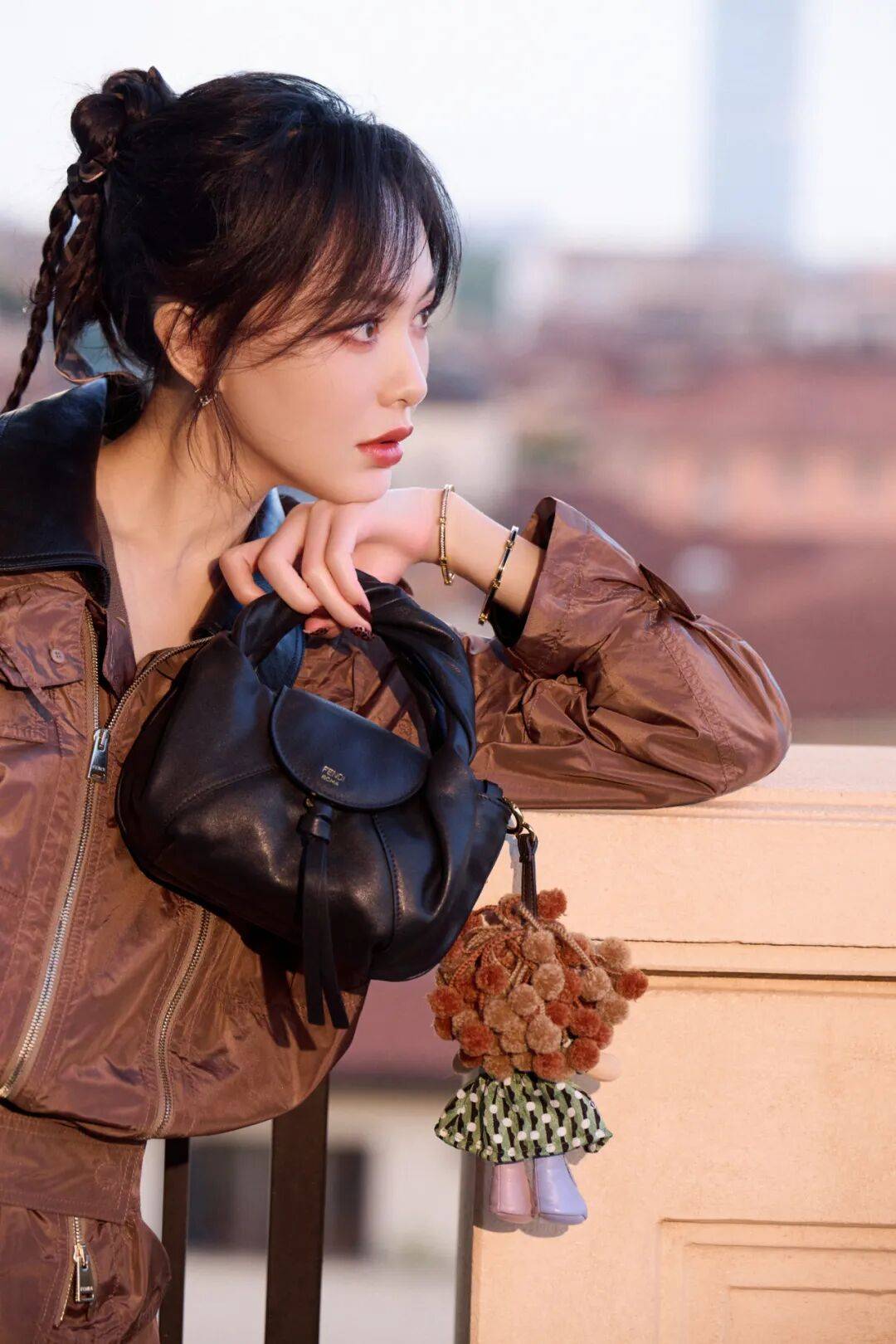 时装周上的女明星<strong></p>
<p>XRP行情</strong>，秋冬氛围感一键封顶！