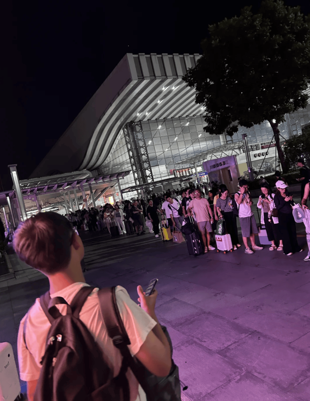 深圳北站凌晨返深被刷爆<strong></p>
<p>瑞波币行情</strong>！附近叫车超200人？别慌！公交地铁加班护送