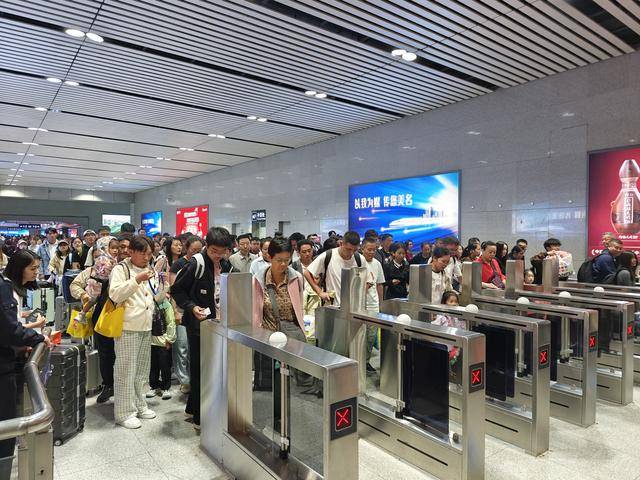 双节假期<strong></p>
<p>波卡币行情</strong>，驻马店车务段累计发送旅客19.92万人次