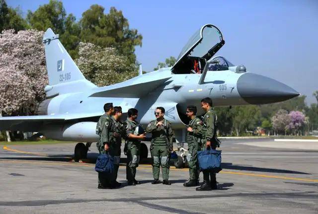 突然到来的惊喜<strong></p>
<p>币安币行情</strong>？孟加拉国表示要22亿美元购买20架歼-10CE？