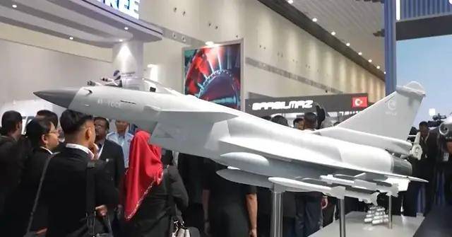 突然到来的惊喜<strong></p>
<p>币安币行情</strong>？孟加拉国表示要22亿美元购买20架歼-10CE？