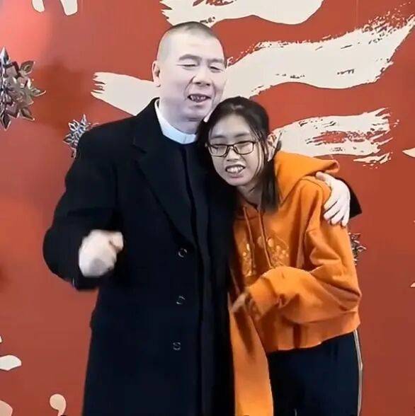 考古|冯小刚带女儿去陈思诚工作室！开个人账号还读影视专业<strong></p>
<p>币安币行情</strong>，她也要“女承父业”吗？