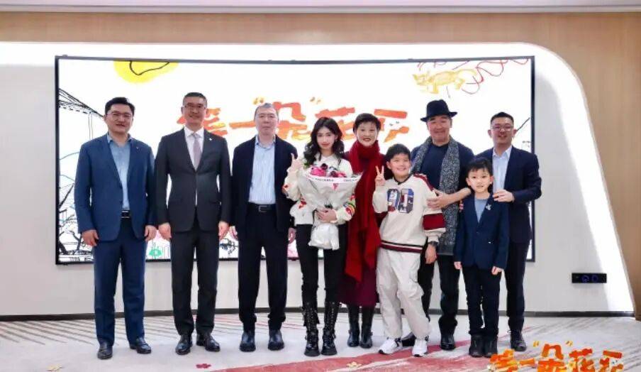 考古|冯小刚带女儿去陈思诚工作室！开个人账号还读影视专业<strong></p>
<p>币安币行情</strong>，她也要“女承父业”吗？