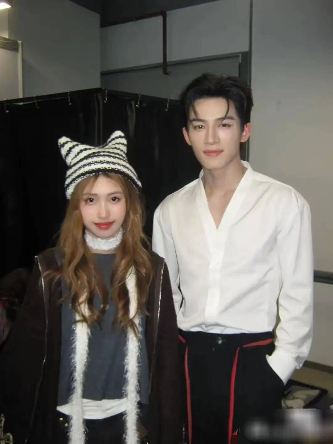 考古|冯小刚带女儿去陈思诚工作室！开个人账号还读影视专业<strong></p>
<p>币安币行情</strong>，她也要“女承父业”吗？