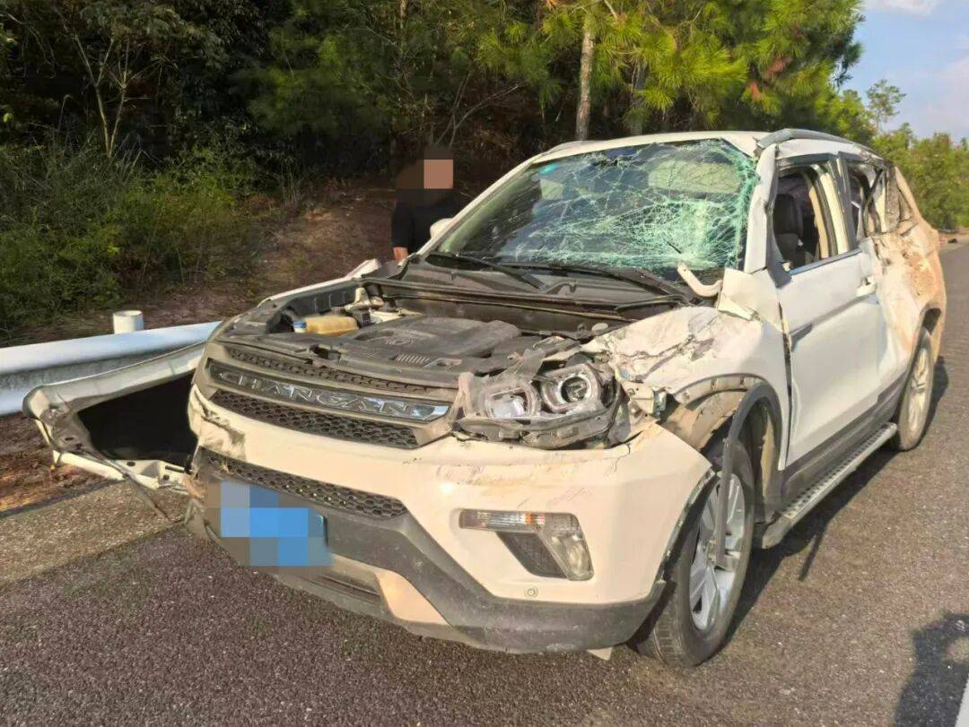 “我撒谎天打雷劈！”男子高速突然强行变道致翻车<strong></p>
<p>币安币行情</strong>，反诬赖对方