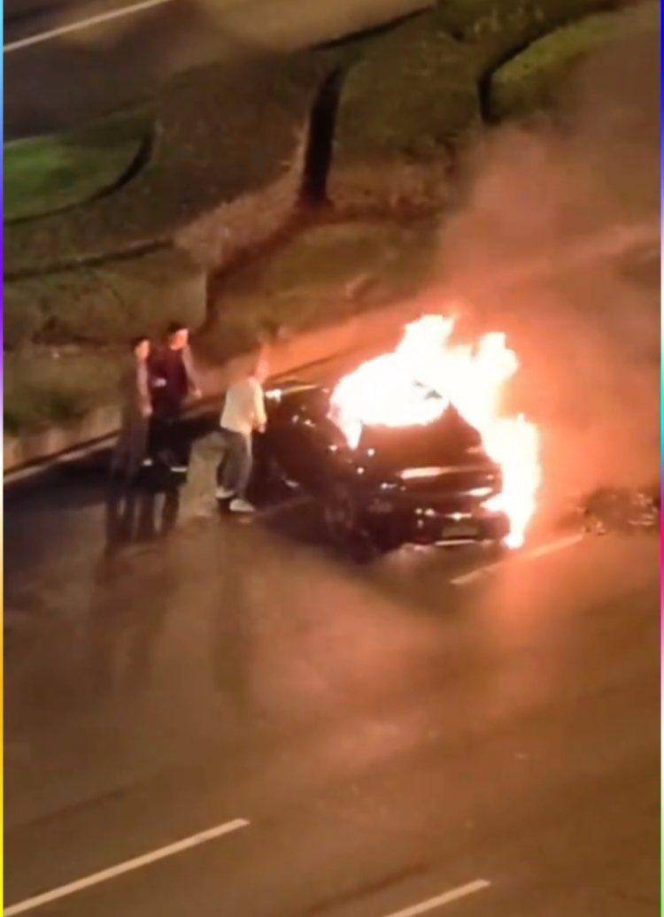 成都发生一起严重交通事故<strong></p>
<p>BNB行情</strong>，上游新闻实地探访：燃烧留下的印记仍在