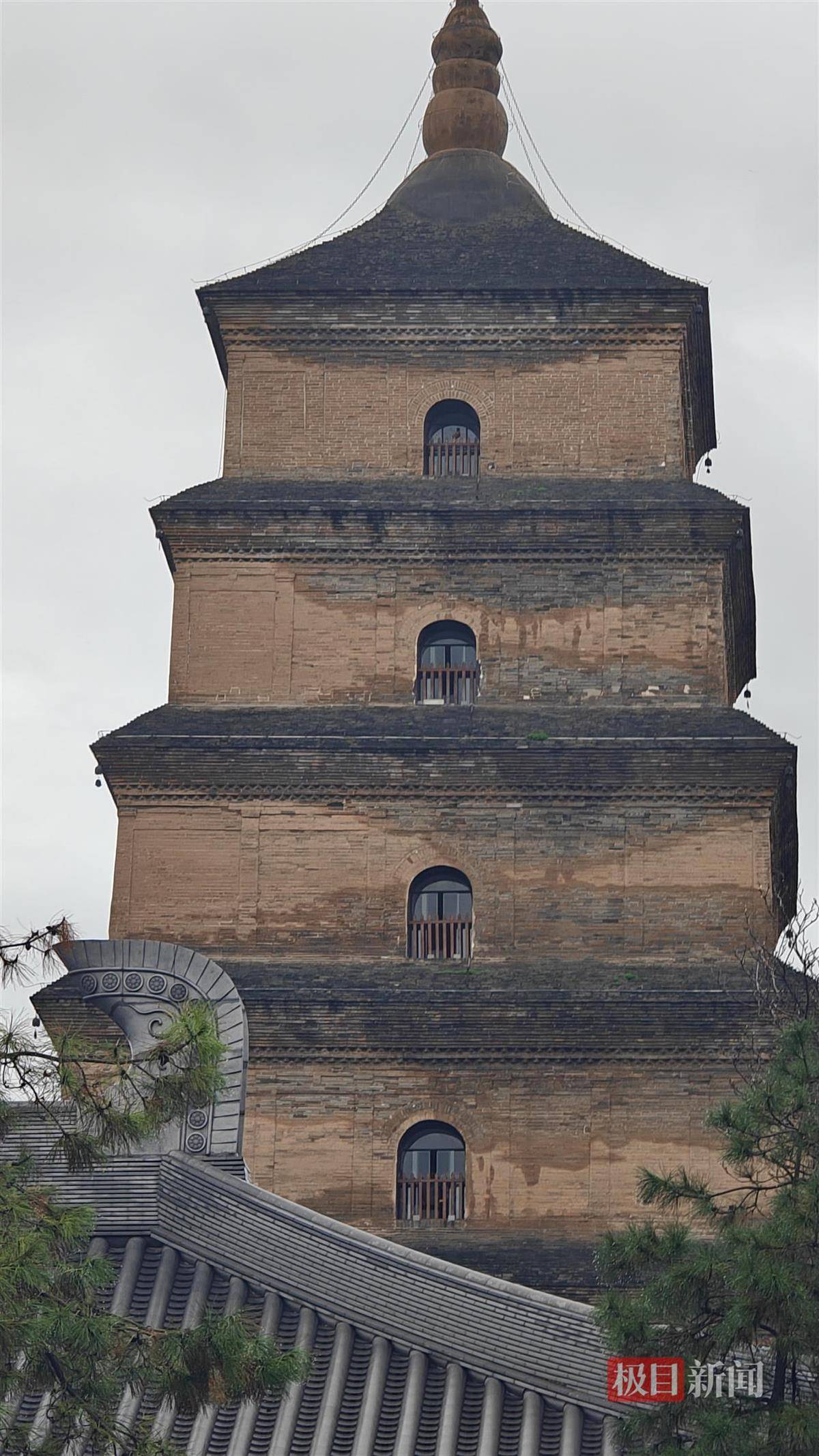 西安连续一个多月降雨遍地长蘑菇<strong></p>
<p>BNB行情</strong>，大雁塔受潮，城墙布满青苔，气象局解释成因