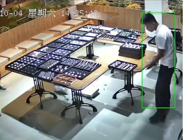 苏州一20岁店员不小心摔碎一盒玉镯损失百万<strong></p>
<p>艾达币行情</strong>，老板未要赔偿安慰小伙别有压力