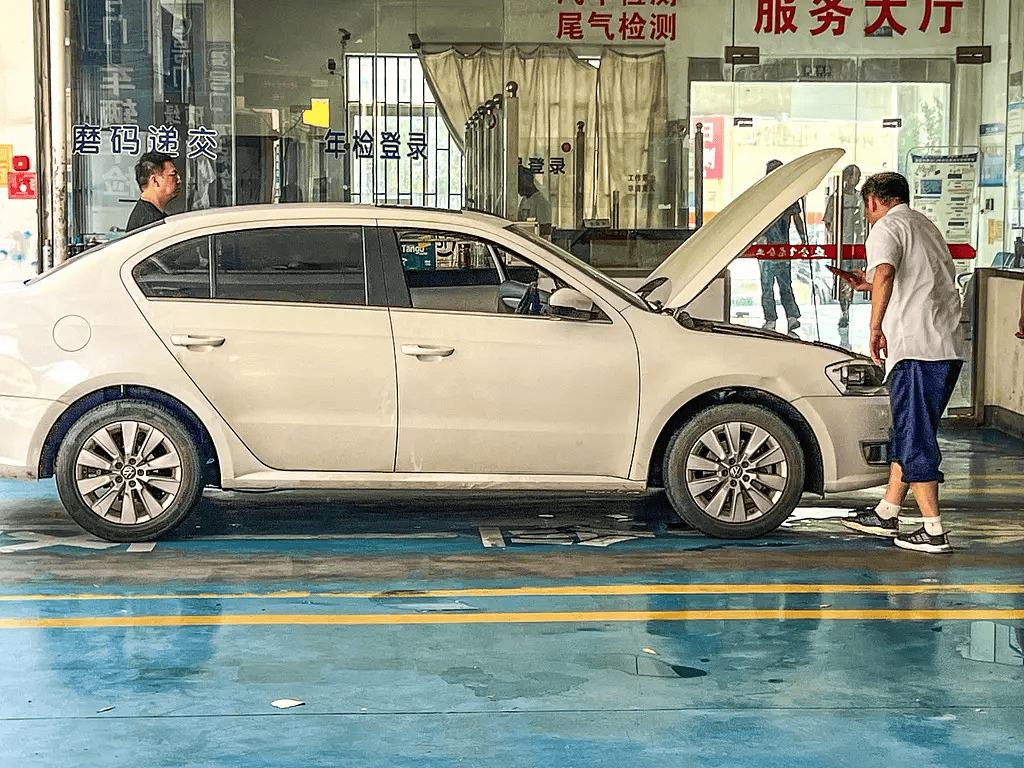 700万兰博基尼疑遭暴力年检<strong></p>
<p>BCH行情</strong>，汽车年检该取消吗