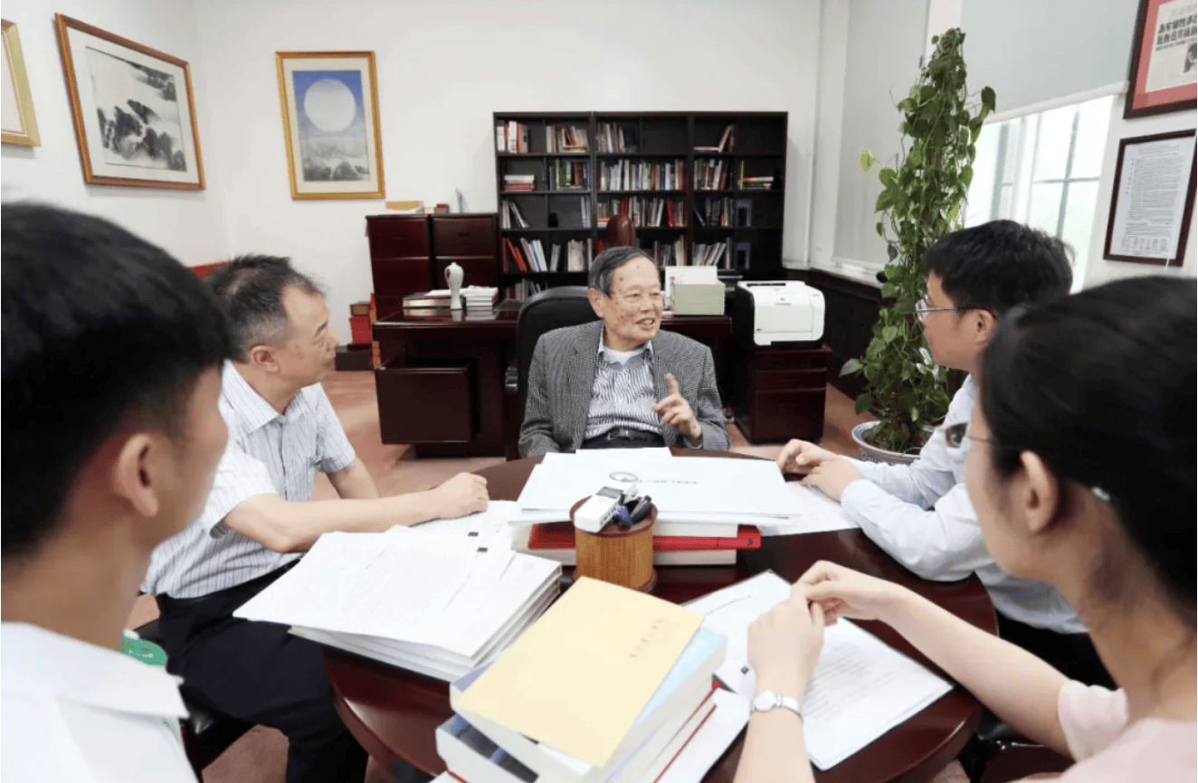 杨振宁为什么连续32年担任东莞理工学院名誉校长<strong></p>
<p>比特现金行情</strong>？