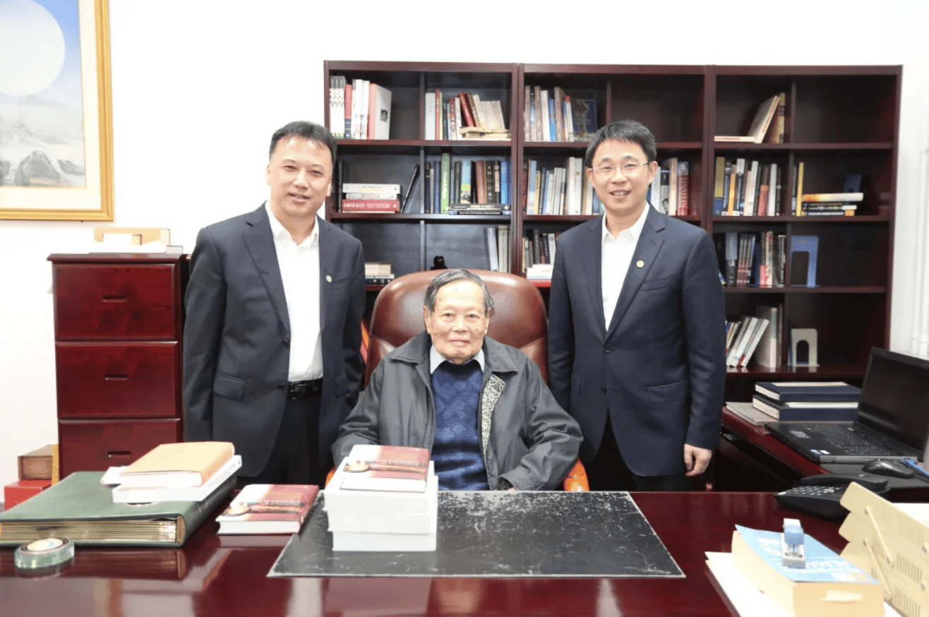 杨振宁为什么连续32年担任东莞理工学院名誉校长<strong></p>
<p>比特现金行情</strong>？