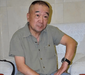 考古｜曝78岁李保田近况！找人维修窗户喝10元桶装水<strong></p>
<p>莱特币行情</strong>，生活超朴素！