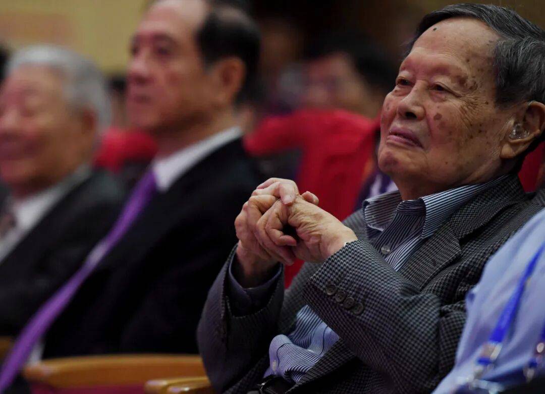 好友追忆杨振宁:他的一针见血<strong></p>
<p>莱特币行情</strong>,改变了我的一生