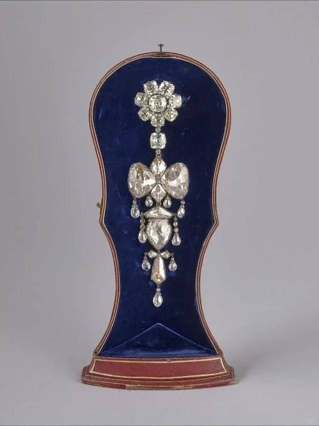 卢浮宫被盗的珠宝中<strong></p>
<p>莱特币行情</strong>，有拿破仑送给妻子的爱情信物