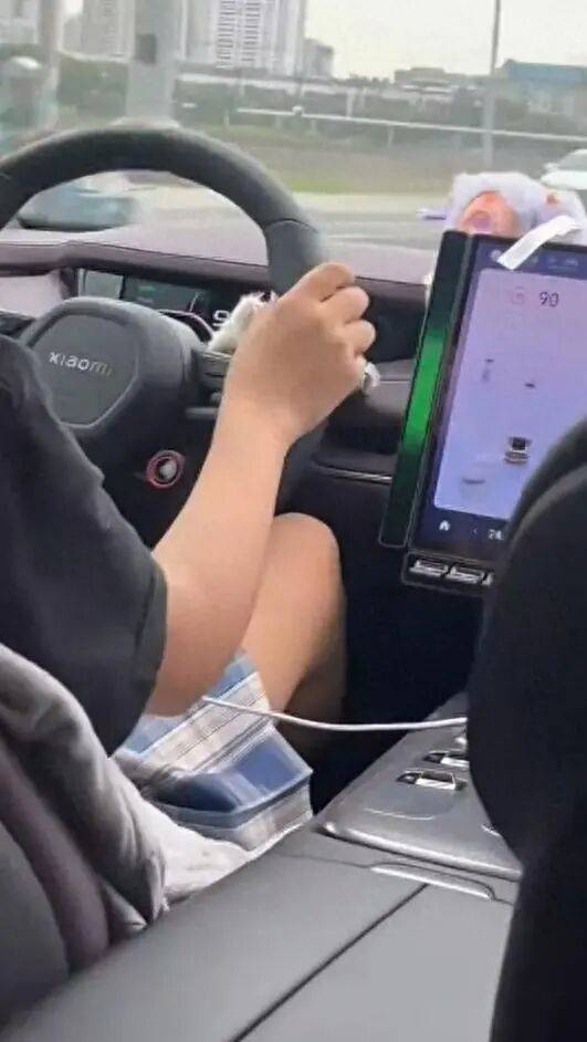 小米汽车市区飙至时速120公里<strong></p>
<p>LTC行情</strong>，跨双黄线到对向车道超车……交警回应→