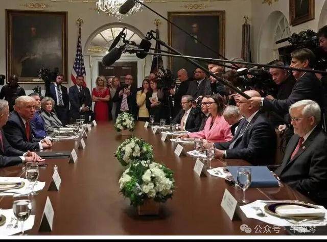 他被特朗普当众羞辱<strong></p>
<p>莱特币行情</strong>，全场都在哄笑