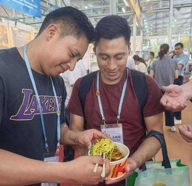 武汉即将量产<strong></p>
<p>莱特币行情</strong>！不少人赶来排队尝鲜