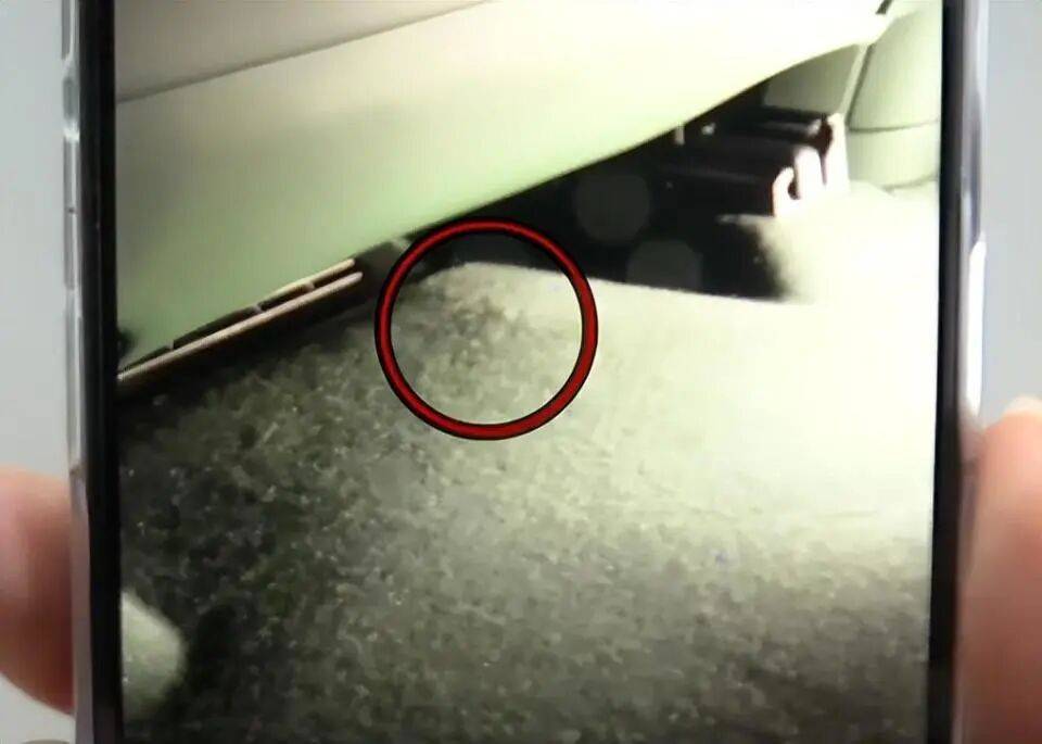 小米新车主驾下方掏出“神秘”多余零件！工作人员一片沉默<strong></p>
<p>莱特币行情</strong>，细思极恐