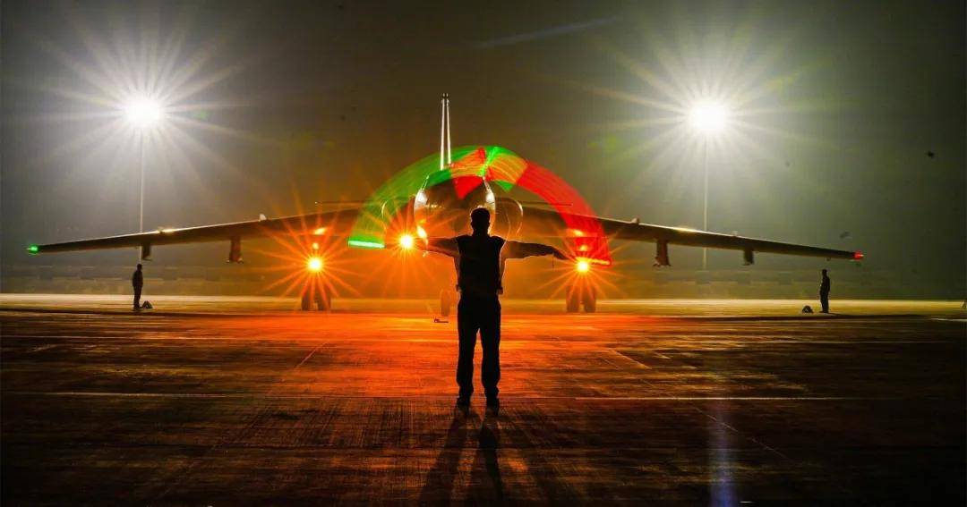 军迷热议<strong></p>
<p>莱特币行情</strong>！《舰载武器》曝光四发轰-6改进方案：航程14000公里？