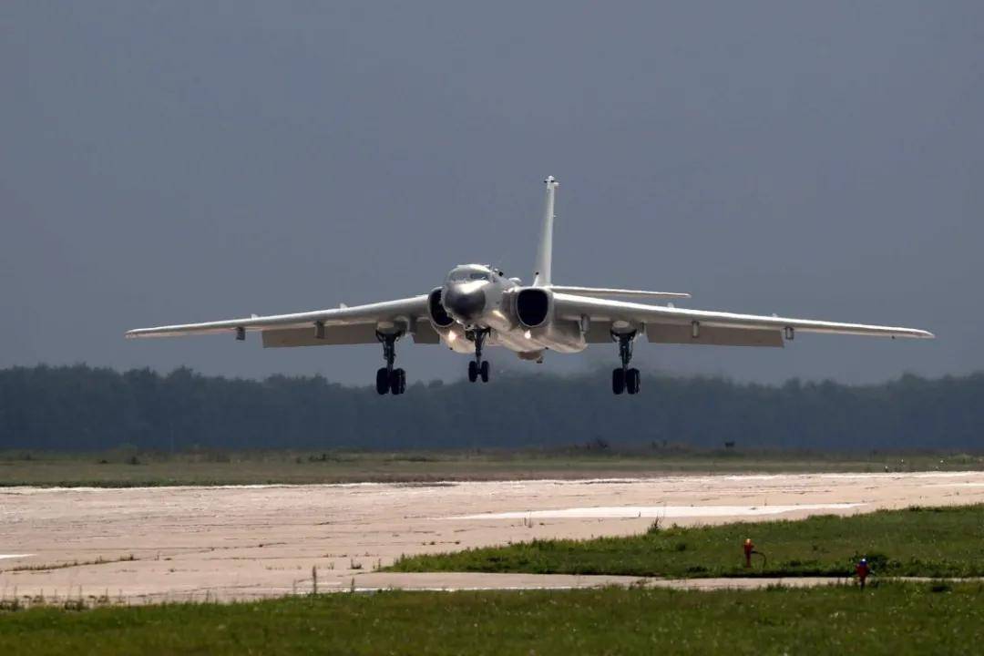 军迷热议<strong></p>
<p>莱特币行情</strong>！《舰载武器》曝光四发轰-6改进方案：航程14000公里？