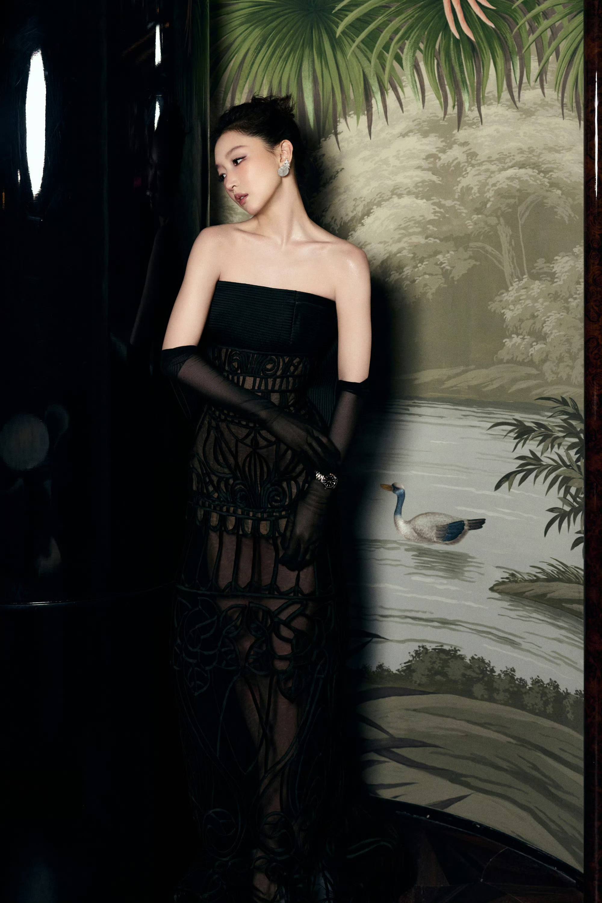 刘亦菲头顶满天星、周冬雨大胆透视装、杨幂顶级高定...VOGUE红毯谁赢了<strong></p>
<p>BSV行情</strong>？