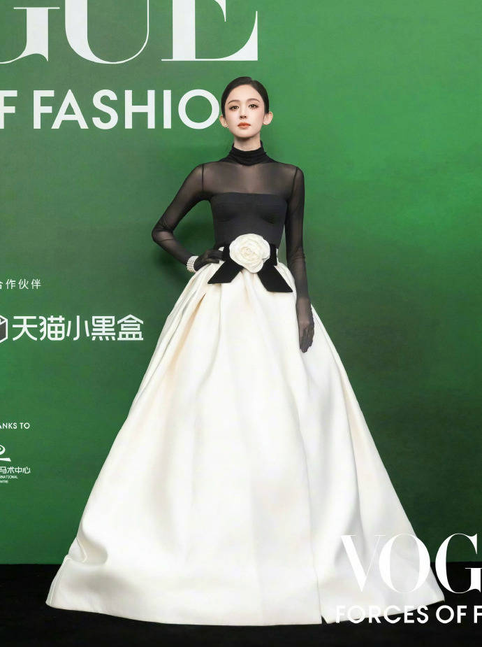 刘亦菲头顶满天星、周冬雨大胆透视装、杨幂顶级高定...VOGUE红毯谁赢了<strong></p>
<p>BSV行情</strong>？