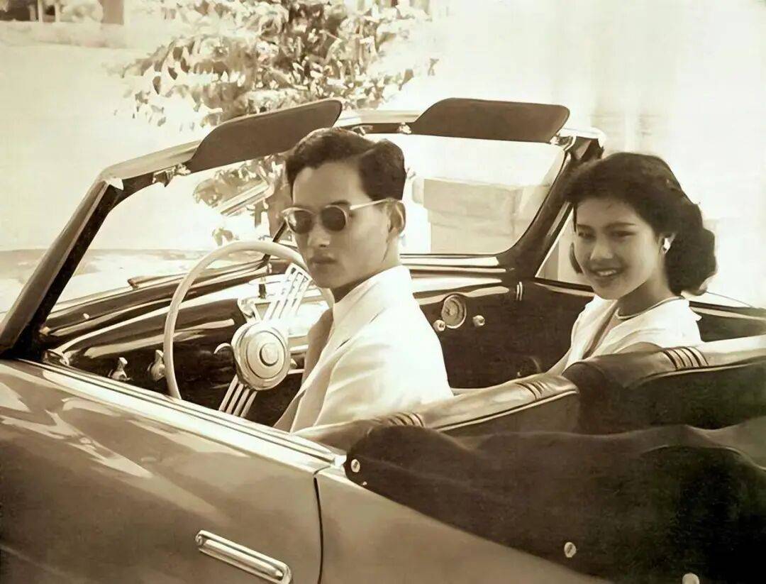 泰国王太后诗丽吉去世<strong></p>
<p>比特币行情</strong>，留下19顶奢华王冠和她的传奇一生