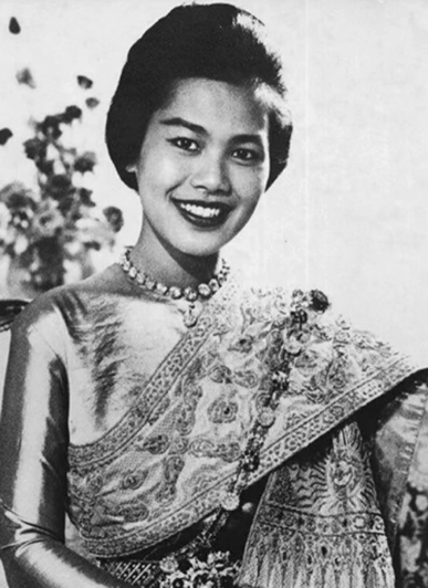 泰国王太后诗丽吉去世<strong></p>
<p>比特币行情</strong>，留下19顶奢华王冠和她的传奇一生