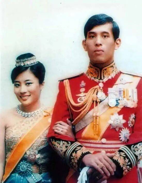 泰国王太后诗丽吉去世<strong></p>
<p>比特币行情</strong>，留下19顶奢华王冠和她的传奇一生