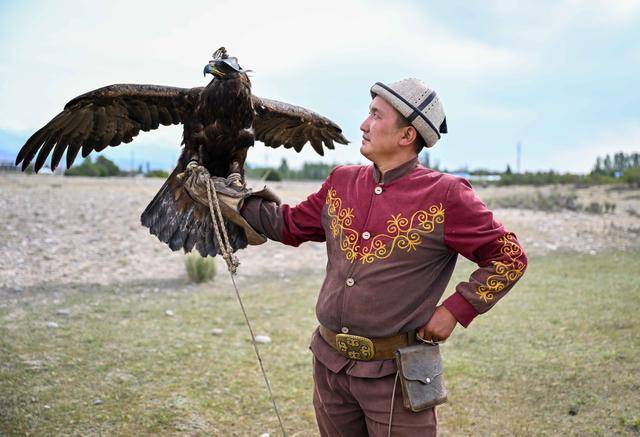 青年说 | 到中亚<strong></p>
<p>区块链挖矿行情</strong>，奔赴一场激动人心的“探秘”