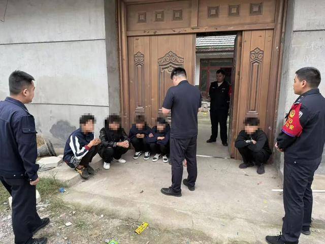 临沂俩小伙偷摸去派出所门口放下<strong></p>
<p>区块链挖矿行情</strong>了…