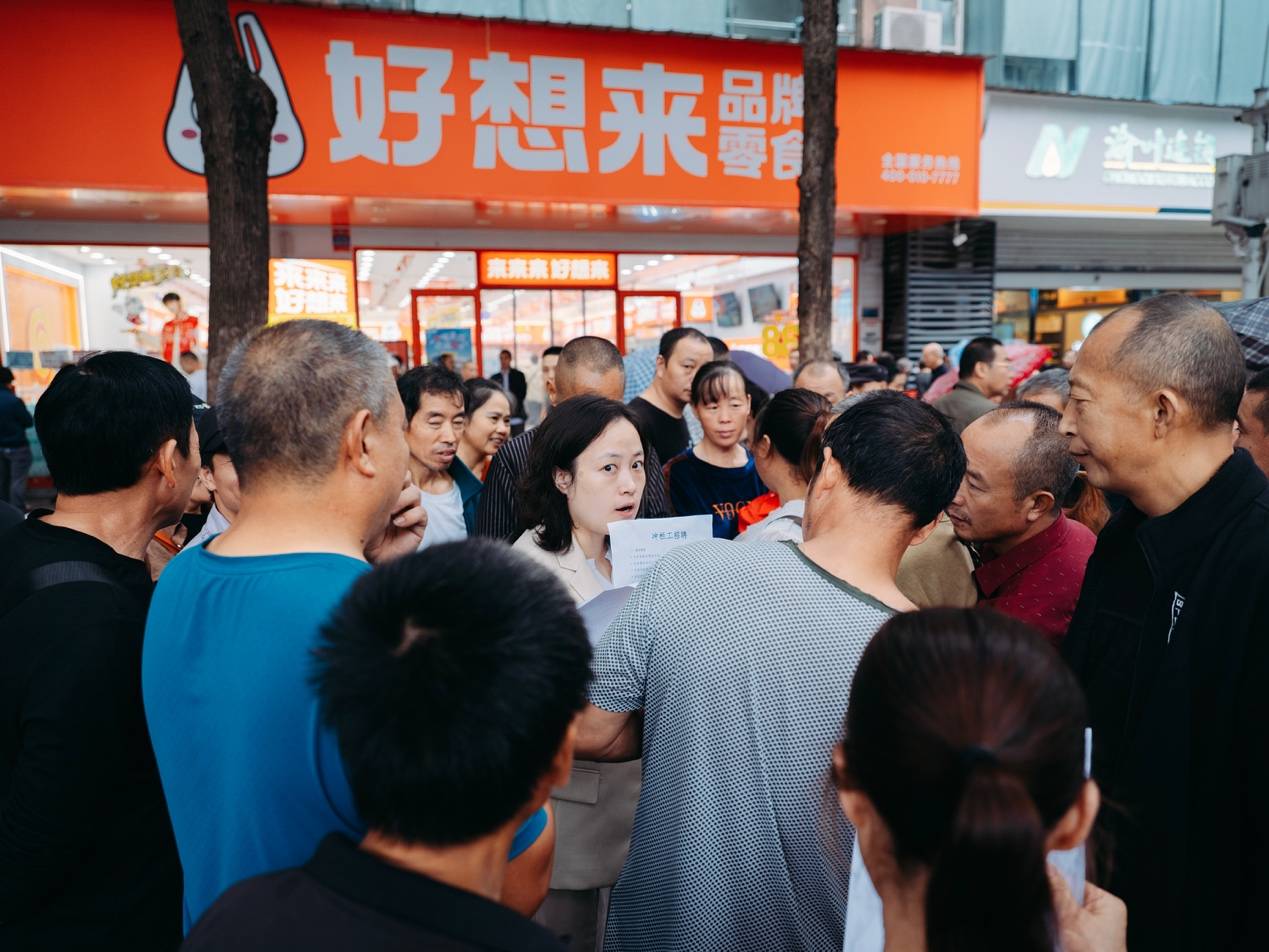 <strong></p>
<p>区块链挖矿行情</strong>他们挤在8元一晚的旅店 几百人抢一个活