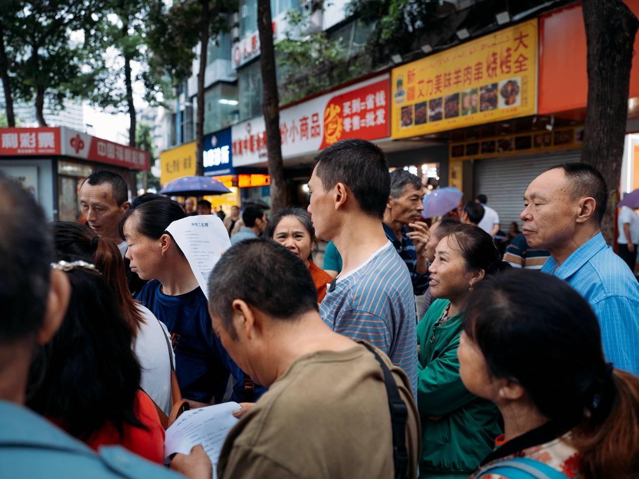 <strong></p>
<p>区块链挖矿行情</strong>他们挤在8元一晚的旅店 几百人抢一个活