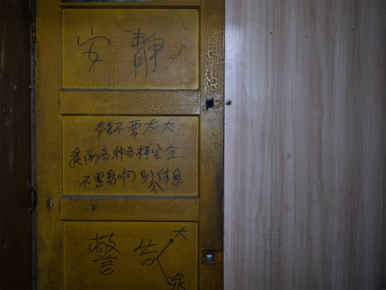 <strong></p>
<p>区块链挖矿行情</strong>他们挤在8元一晚的旅店 几百人抢一个活